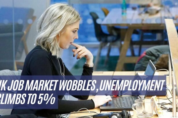 UK Job Market Wobbles, Unemployment Climbs to 5%